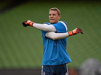 Neuer signs new deal at Bayern...
