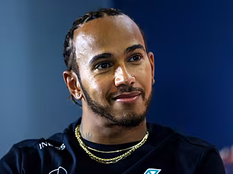 Lewis Hamilton commits his fut...
