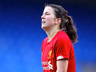 Niamh Fahey signs new contract...