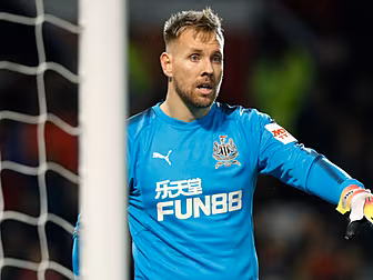 Ireland keeper Elliot departs...