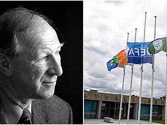 SIGN HERE: FAI open Jack Charl...