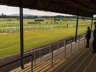 Owners must wait for course re...