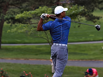 Woods stuggles physically as M...