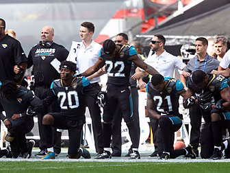 NFL players' uniforms to honou...