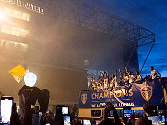 WATCH: Leeds seal title with w...