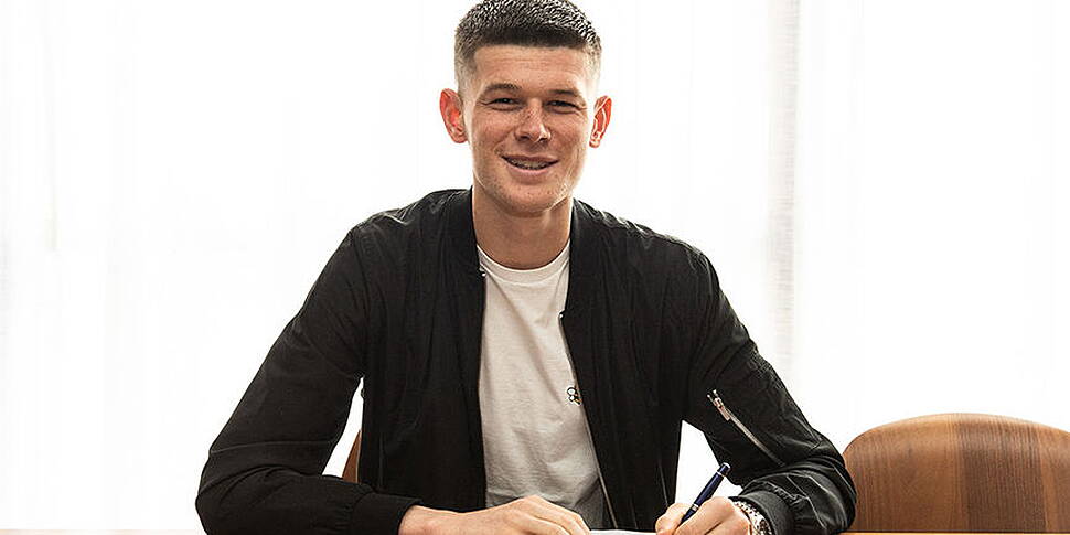 Leeds complete signing of Illa...