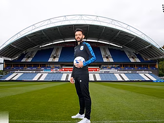 Bielsa's assistant Carlos Corb...