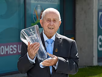 Legendary kit man Charlie O'Le...