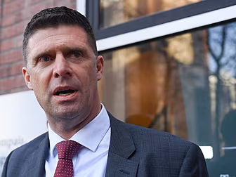 Government's hard line on 10-y...