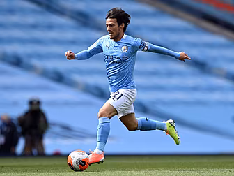 David Silva to be honoured wit...