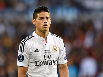 Everton complete €25m signing...