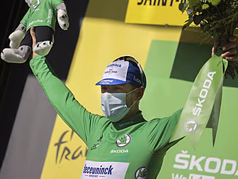 Sam Bennett takes sprint win t...