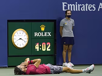 Dominic Thiem overcomes two se...