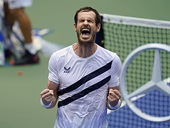 Andy Murray training with Djok...