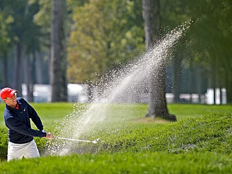 McIlroy slumps down leaderboar...