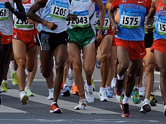 Kenyan athlete hurdled fence t...