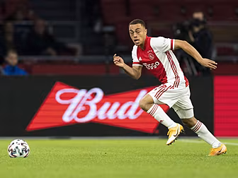 Sergino Dest joins Barcelona o...
