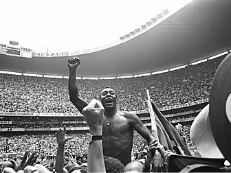 WATCH | Pelé releases catchy t...