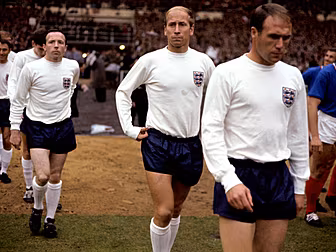 Sir Bobby Charlton diagnosed w...