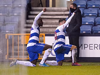 WATCH: QPR players take knee a...