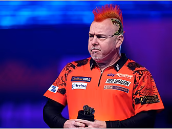 Peter Wright crashes out of th...