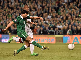 Shane Long joins Bournemouth o...