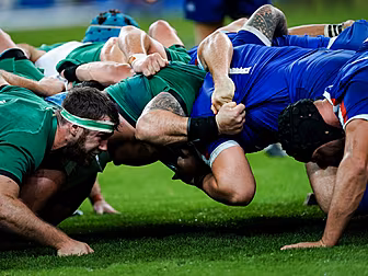 France call for front-row back...