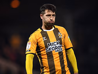 Wes Hoolahan signs new contrac...