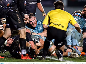 Leinster stay top of Conferenc...