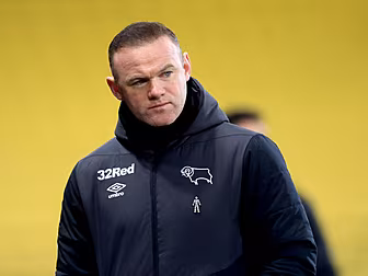 Wayne Rooney shows his tactica...