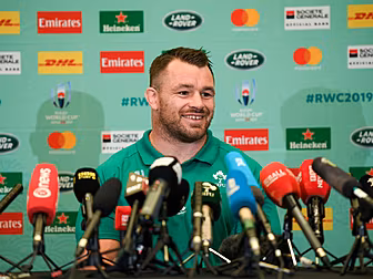 Cian Healy signs contract exte...