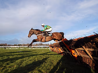 Nicky Henderson withdraws Buve...