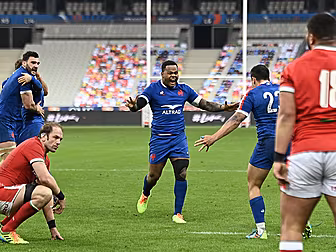 Wales blow 10-point lead to mi...