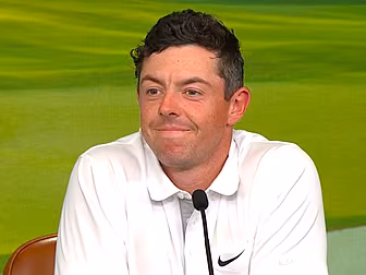 McIlroy offers to autograph fr...