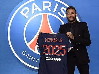 Neymar commits future to PSG u...