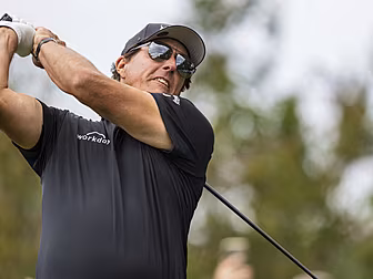 Mickelson accepts special exem...