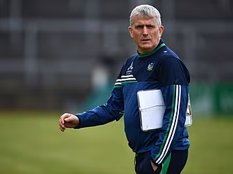 Limerick manager Kiely apologi...