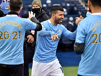 WATCH: Departing players get e...