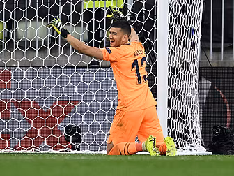 Penalty heartbreak for Manches...