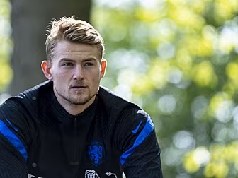 Matthijs De Ligt performs hast...