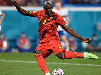 WATCH | Lukaku finds the net a...