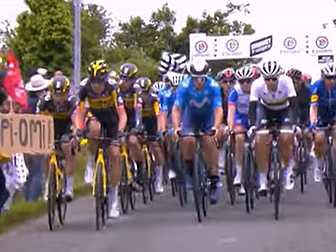 Tour de France | Woman arreste...
