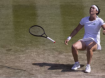 Jabeur beats former champ Mugu...