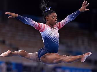Simone Biles explains being cl...