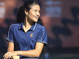 Raducanu splits from coach les...