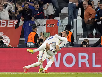 WATCH: France and Spain play o...