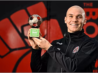 Kelly scoops Player of the Mon...