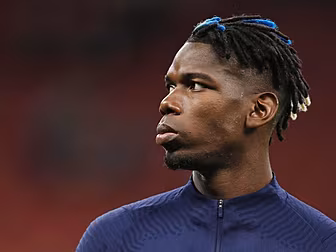 Paul Pogba suffers thigh injur...