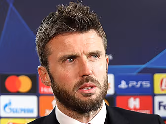 Carrick dedicates United's vic...