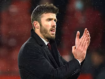 Michael Carrick leaves Manches...